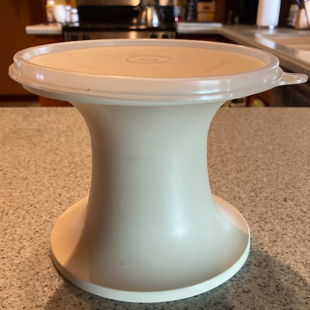 Vintage Tupperware 1533 Serve-It-All Pedestal with Lid